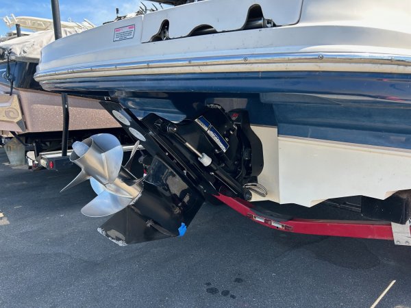 Used 2004 Sea Ray 220 Sundeck for sale